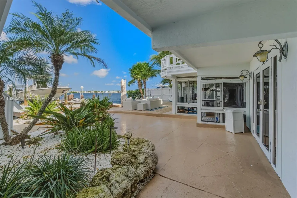 16 North Dr Key Largo, FL 33037