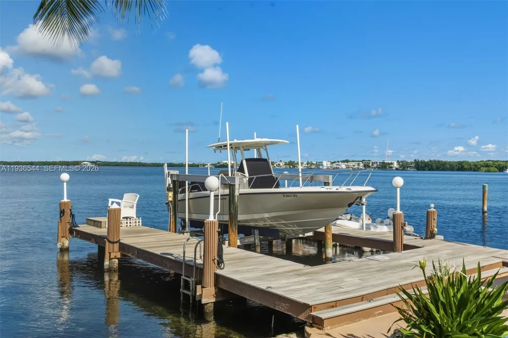 16 North Dr Key Largo, FL 33037