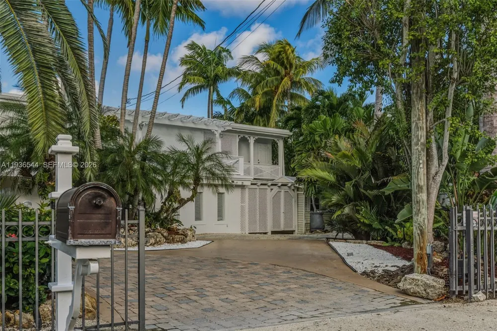 16 North Dr Key Largo, FL 33037