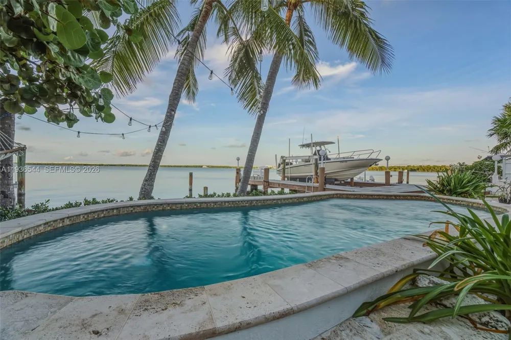 16 North Dr Key Largo, FL 33037