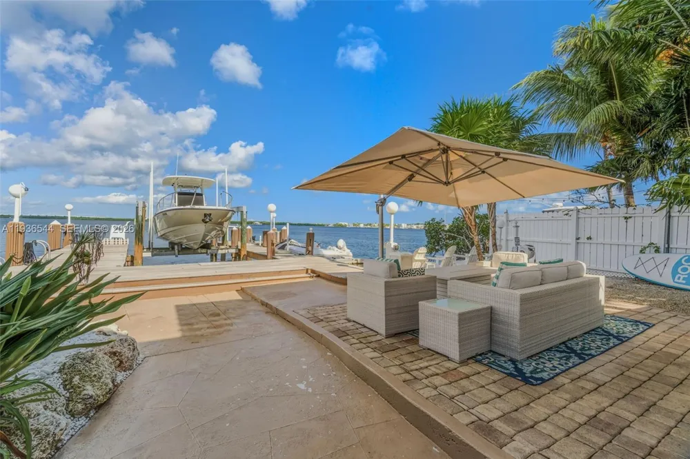 16 North Dr Key Largo, FL 33037