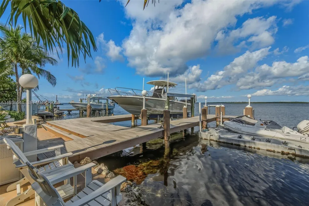 16 North Dr Key Largo, FL 33037