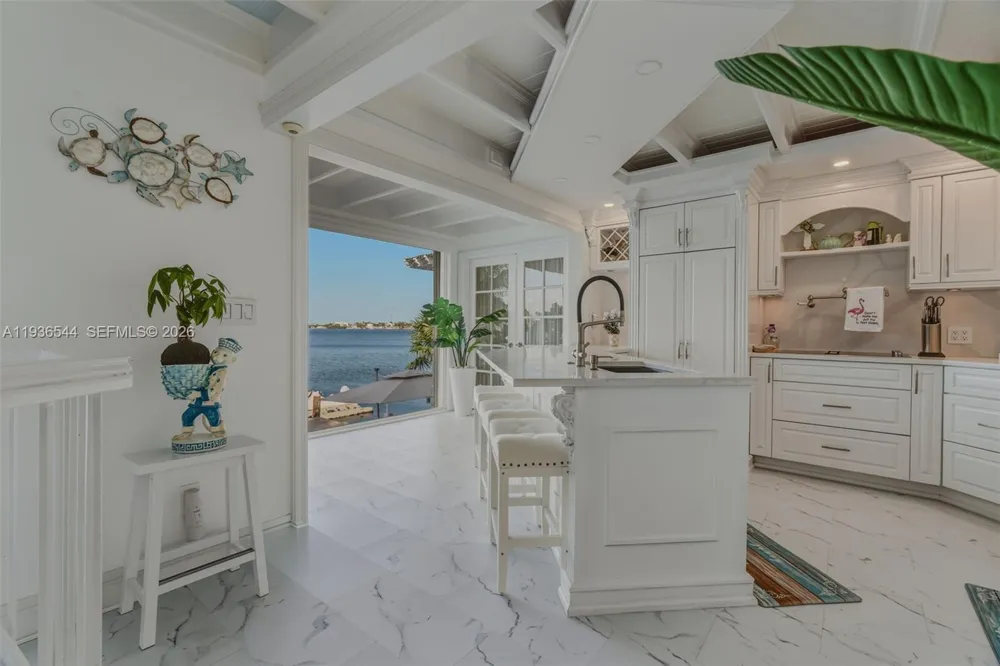 16 North Dr Key Largo, FL 33037