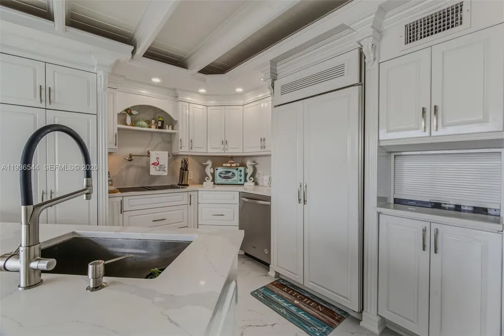 16 North Dr Key Largo, FL 33037