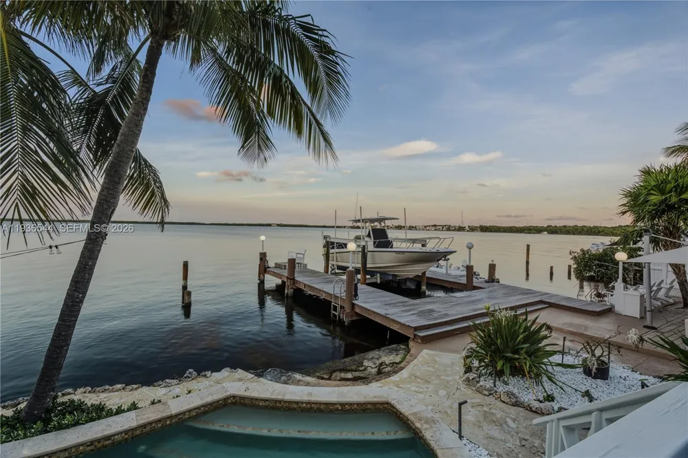 16 North Dr Key Largo, FL 33037