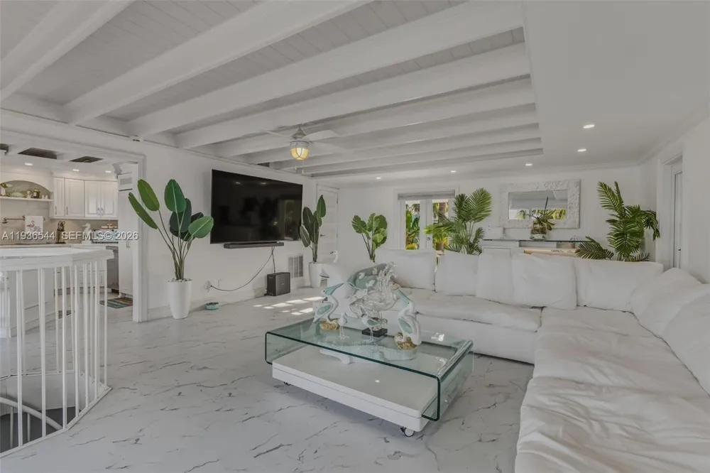 16 North Dr Key Largo, FL 33037