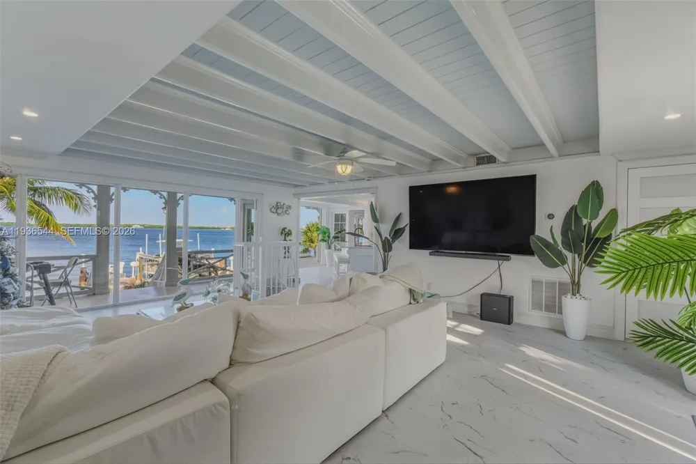 16 North Dr Key Largo, FL 33037