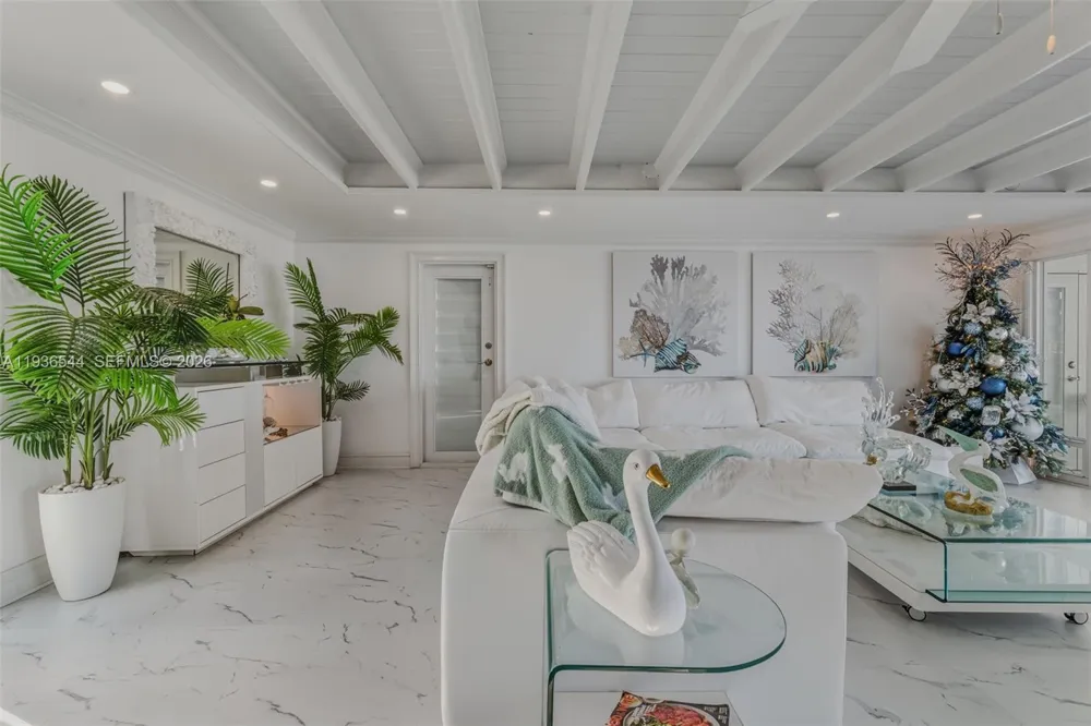 16 North Dr Key Largo, FL 33037
