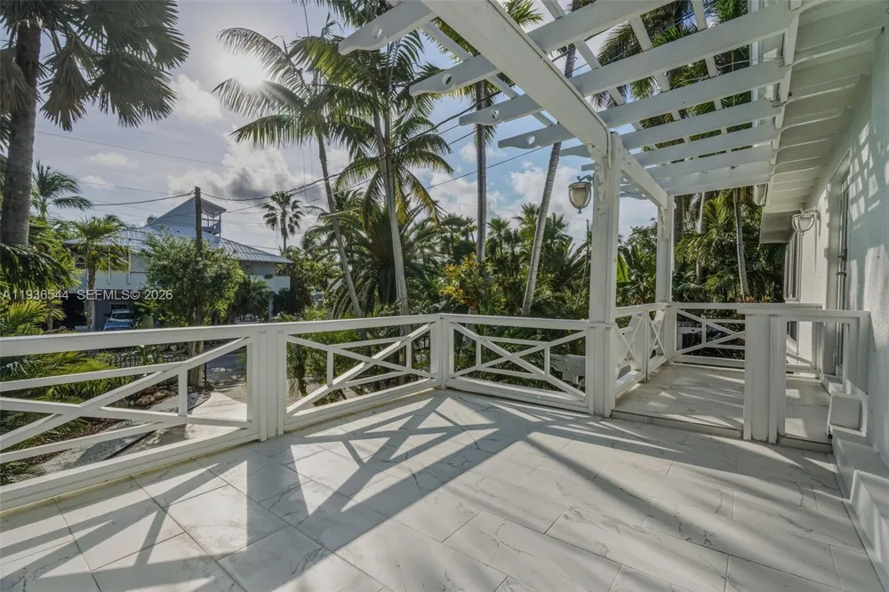 16 North Dr Key Largo, FL 33037