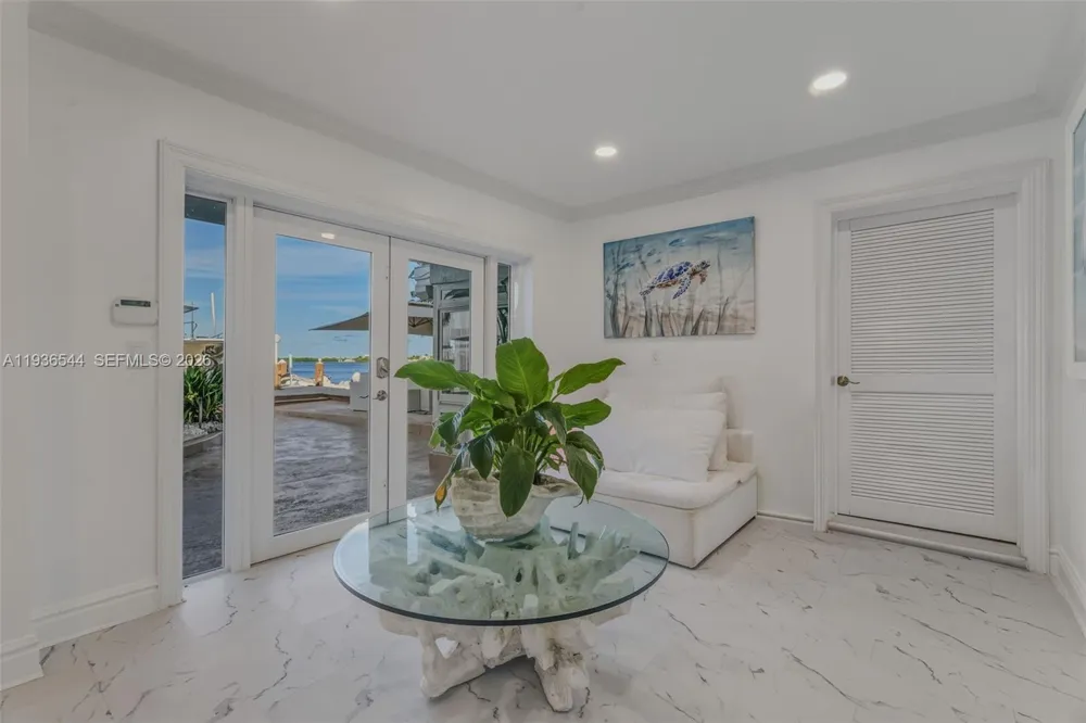 16 North Dr Key Largo, FL 33037