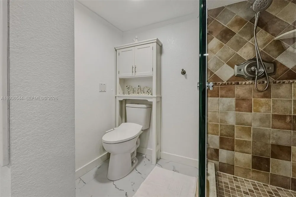 16 North Dr Key Largo, FL 33037