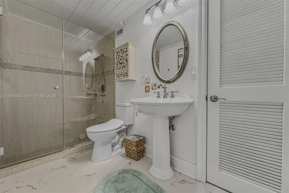 16 North Dr Key Largo, FL 33037