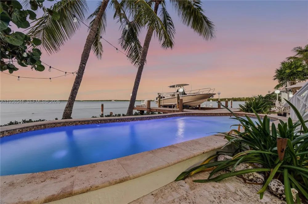16 North Dr Key Largo, FL 33037