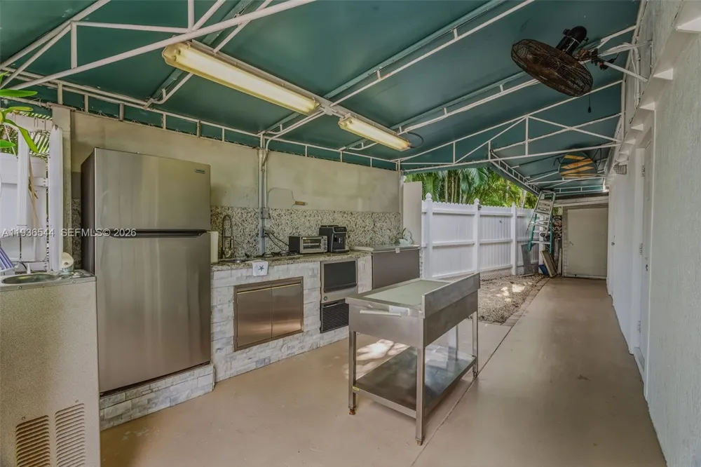 16 North Dr Key Largo, FL 33037