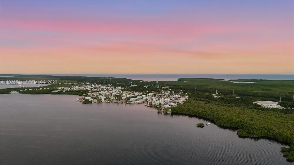16 North Dr Key Largo, FL 33037