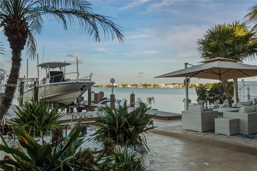 16 North Dr Key Largo, FL 33037
