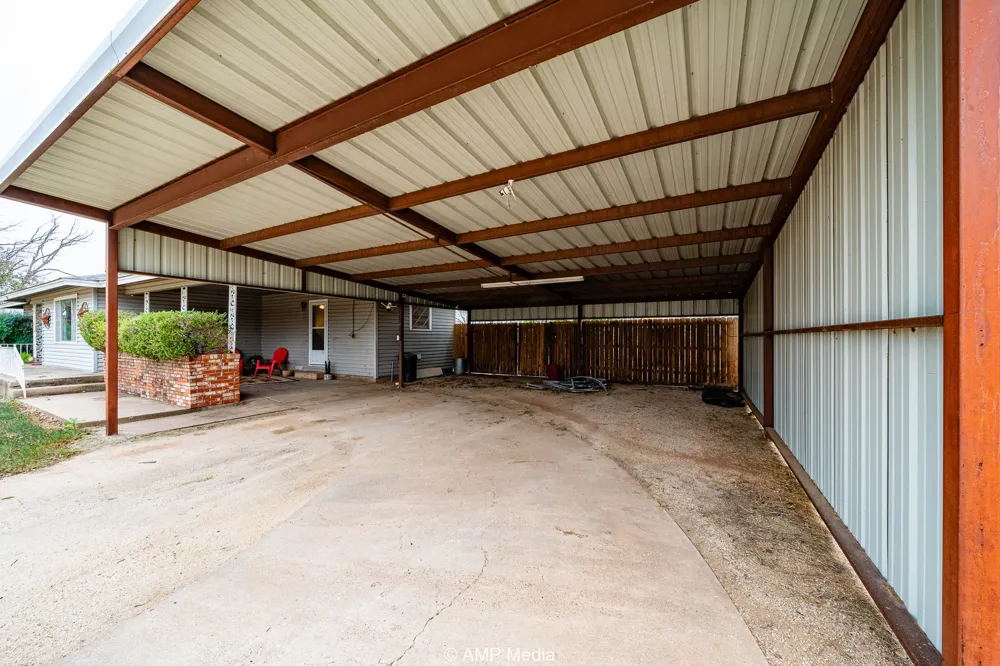 510 W Irving Street Munday, TX 76371