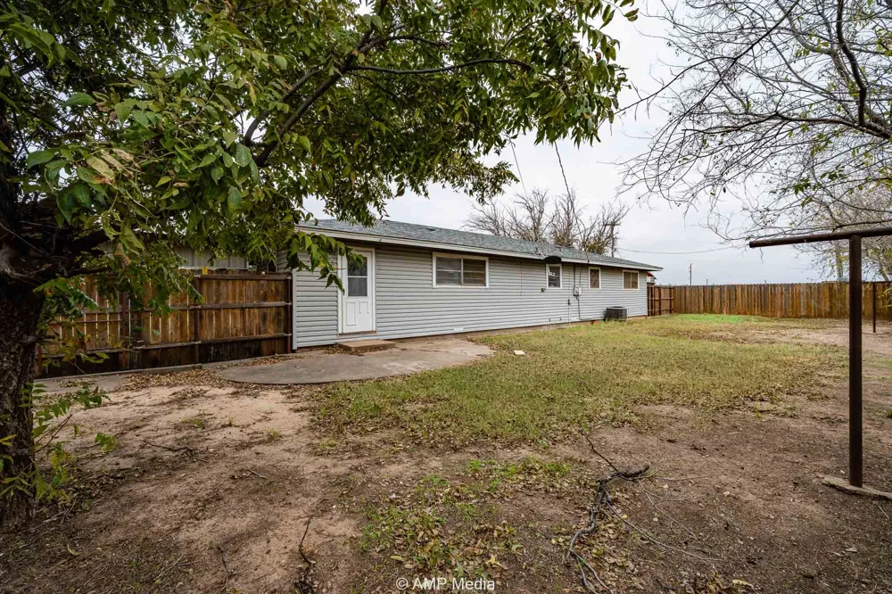 510 W Irving Street Munday, TX 76371