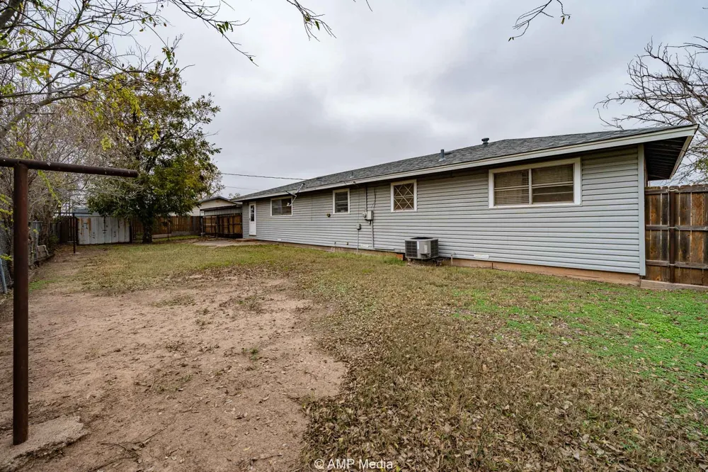 510 W Irving Street Munday, TX 76371