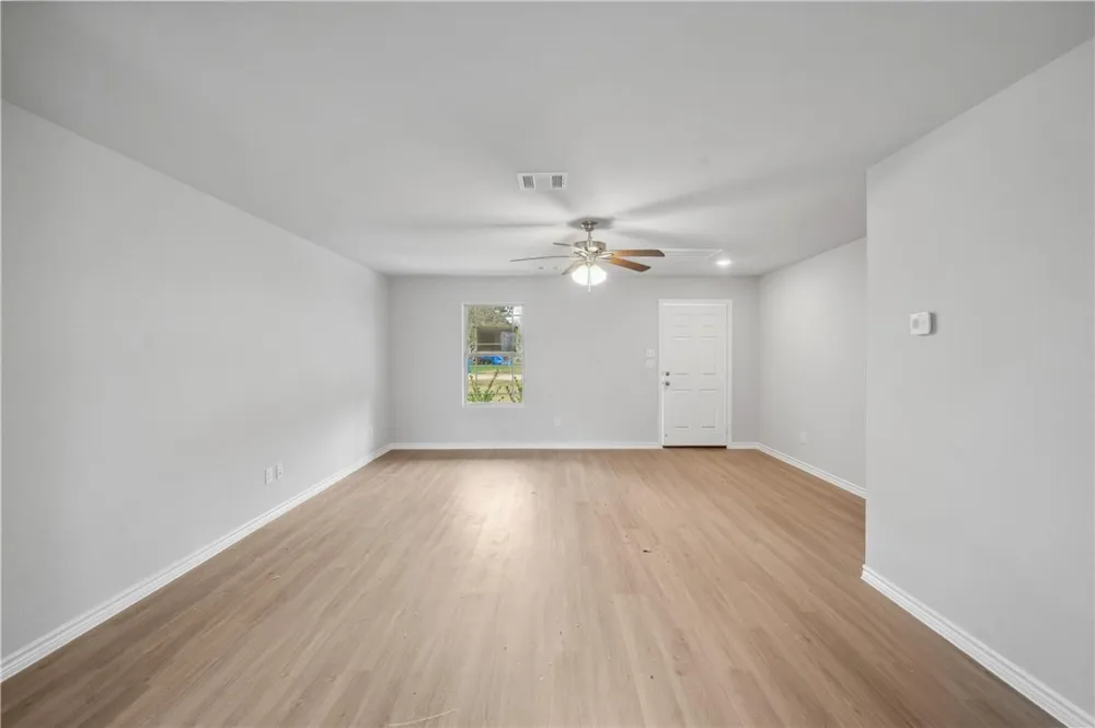 515 16th Street Hempstead, TX 77445