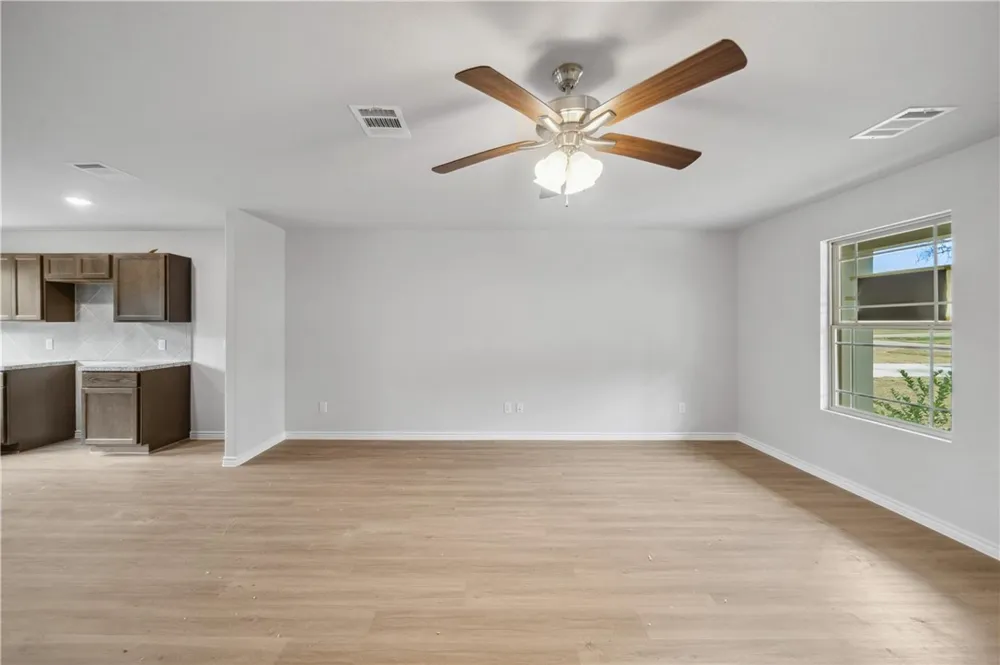 515 16th Street Hempstead, TX 77445