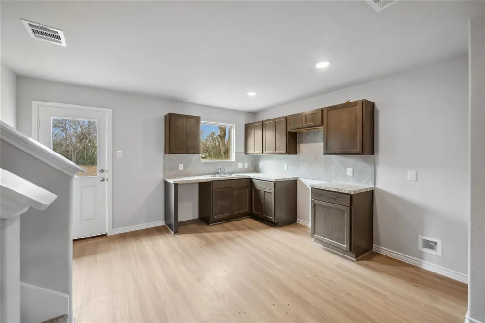 515 16th Street Hempstead, TX 77445