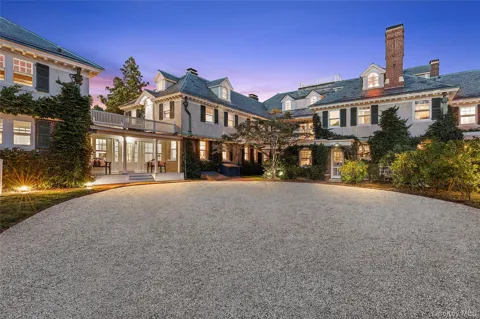 94 Quogue Street