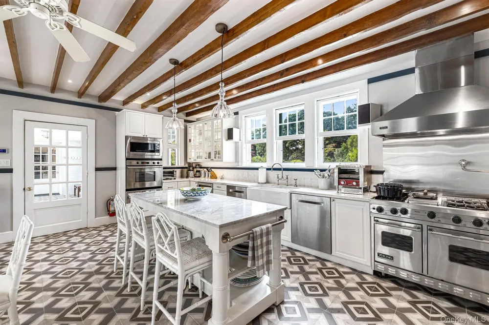 94 Quogue Street Quogue, NY 11959
