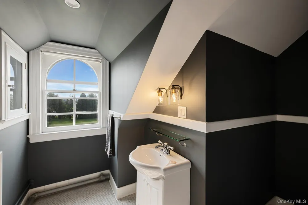 94 Quogue Street Quogue, NY 11959