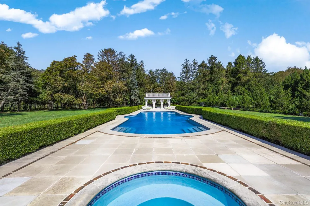 94 Quogue Street Quogue, NY 11959