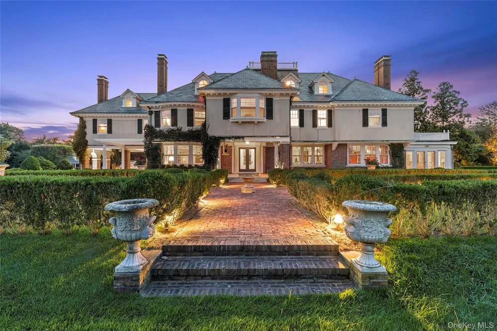 94 Quogue Street Quogue, NY 11959