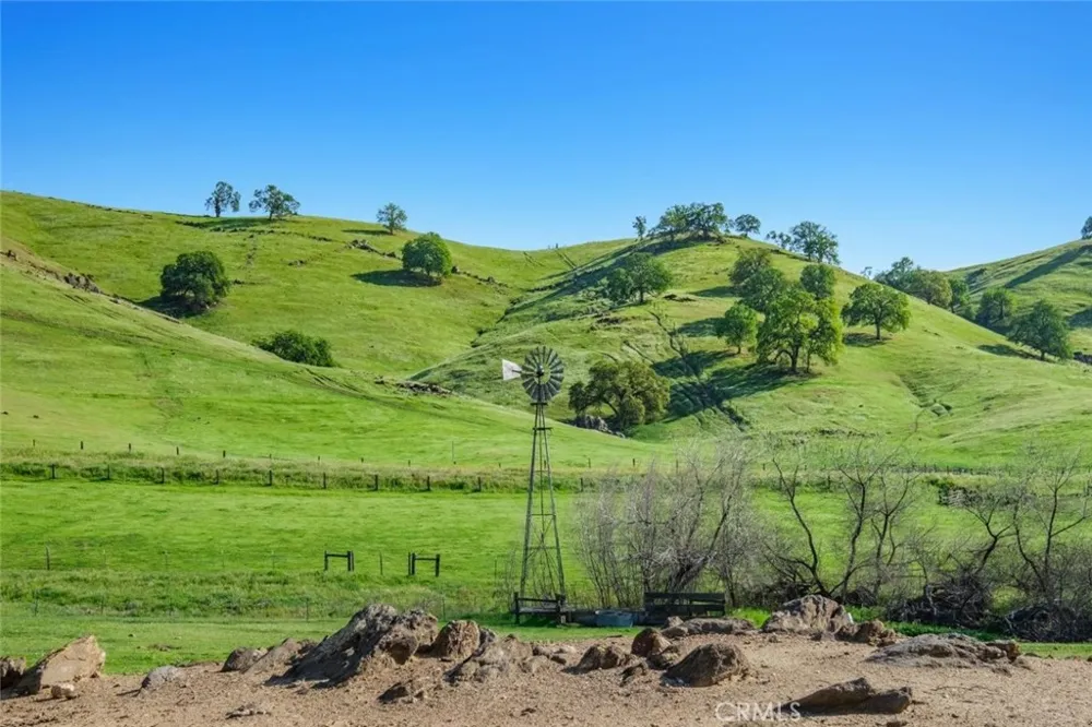 19623 Road 211 Friant, CA 93626