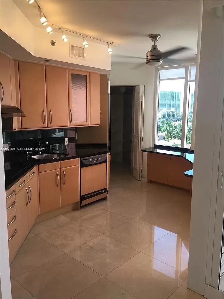 19333 Collins Ave #1109 Sunny Isles Beach, FL 33160