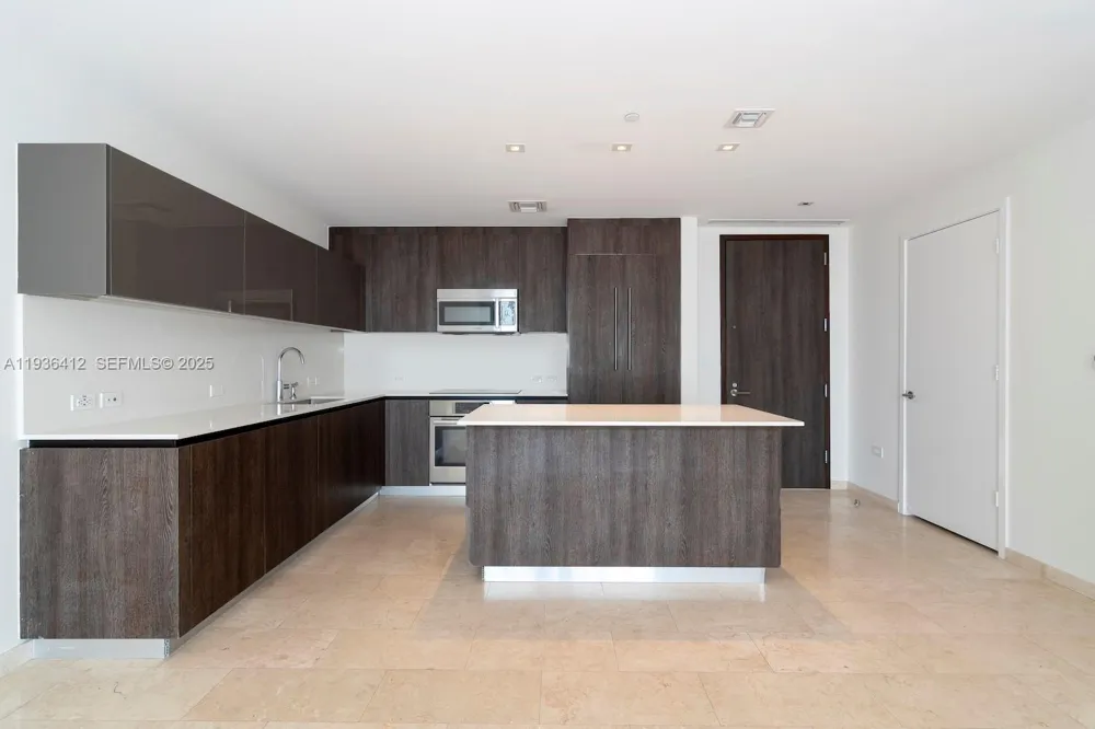 68 SE 6th St #2010 Miami, FL 33131