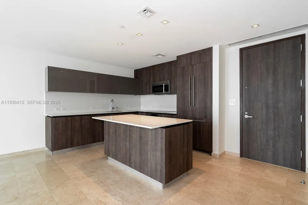68 SE 6th St #2010 Miami, FL 33131