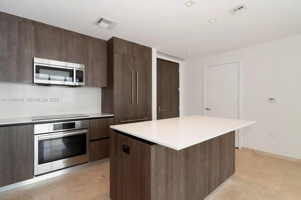 68 SE 6th St #2010 Miami, FL 33131