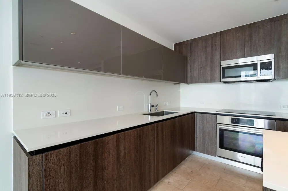 68 SE 6th St #2010 Miami, FL 33131