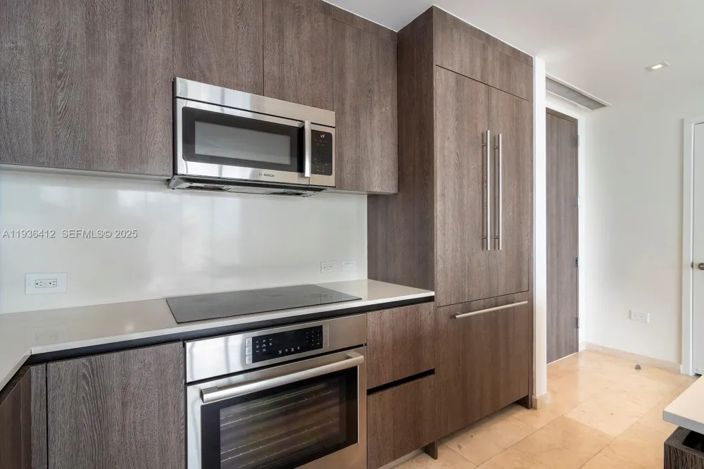 68 SE 6th St #2010 Miami, FL 33131