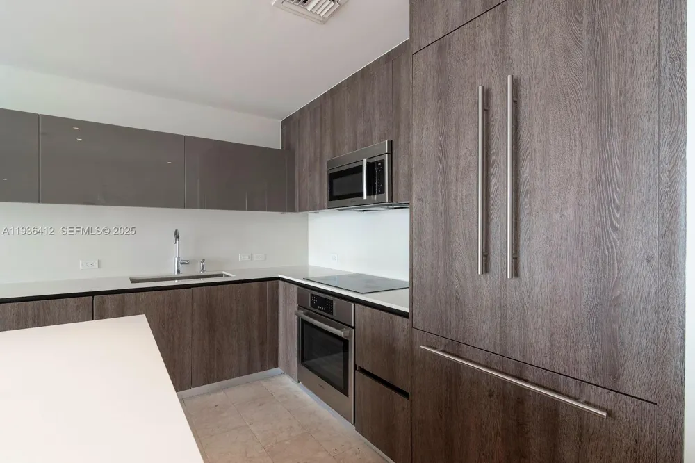 68 SE 6th St #2010 Miami, FL 33131