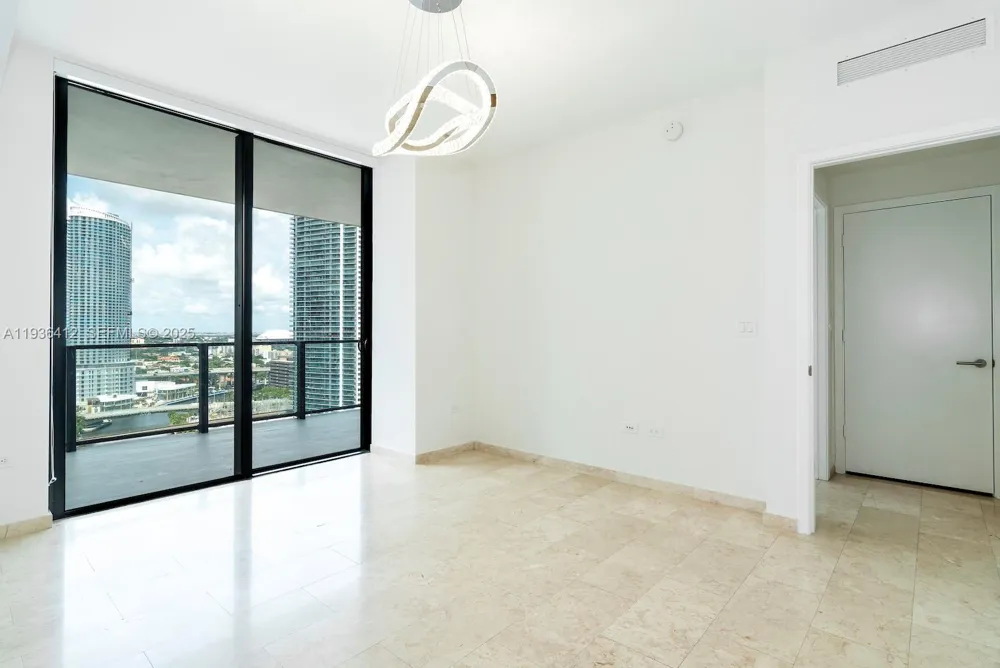 68 SE 6th St #2010 Miami, FL 33131