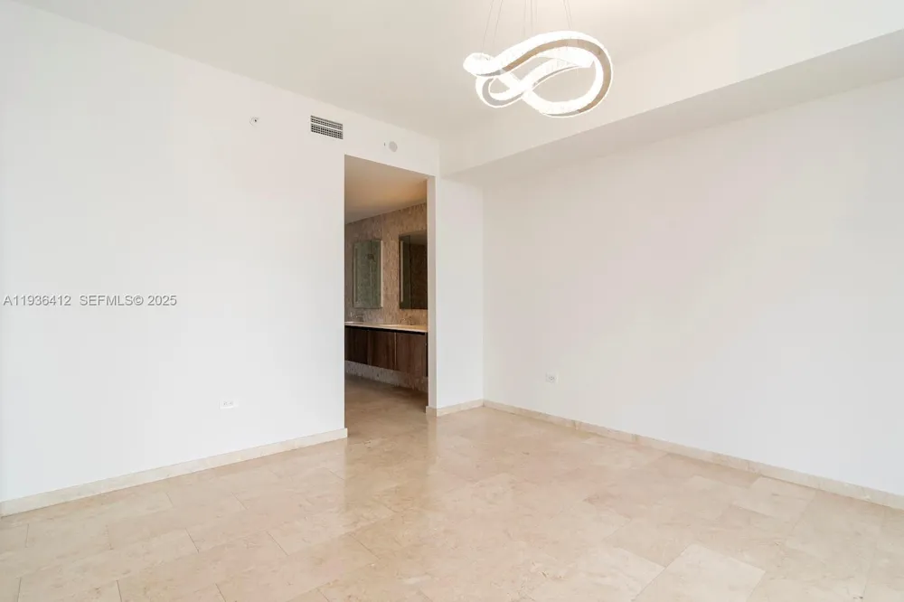 68 SE 6th St #2010 Miami, FL 33131
