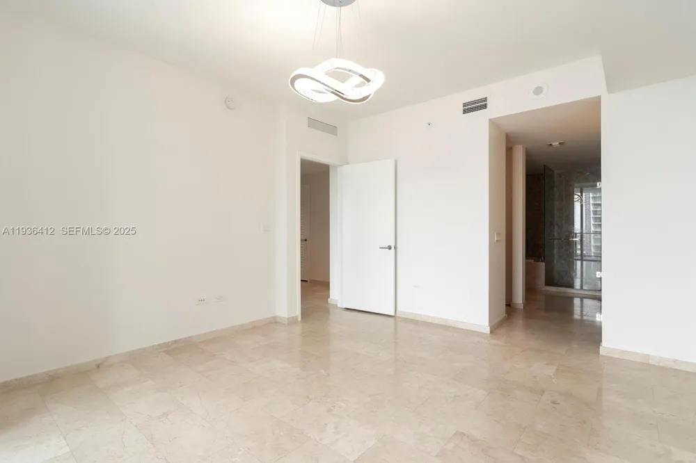 68 SE 6th St #2010 Miami, FL 33131