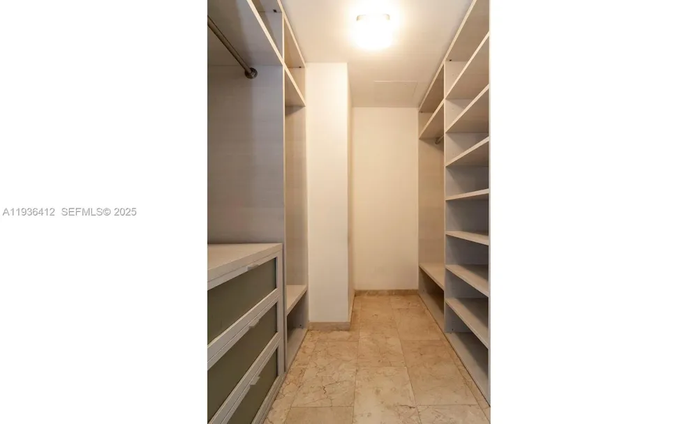 68 SE 6th St #2010 Miami, FL 33131