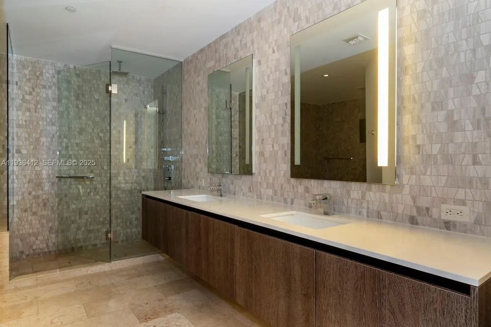 68 SE 6th St #2010 Miami, FL 33131