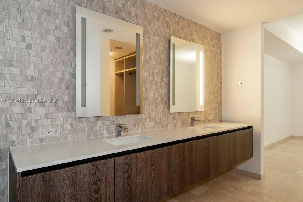 68 SE 6th St #2010 Miami, FL 33131