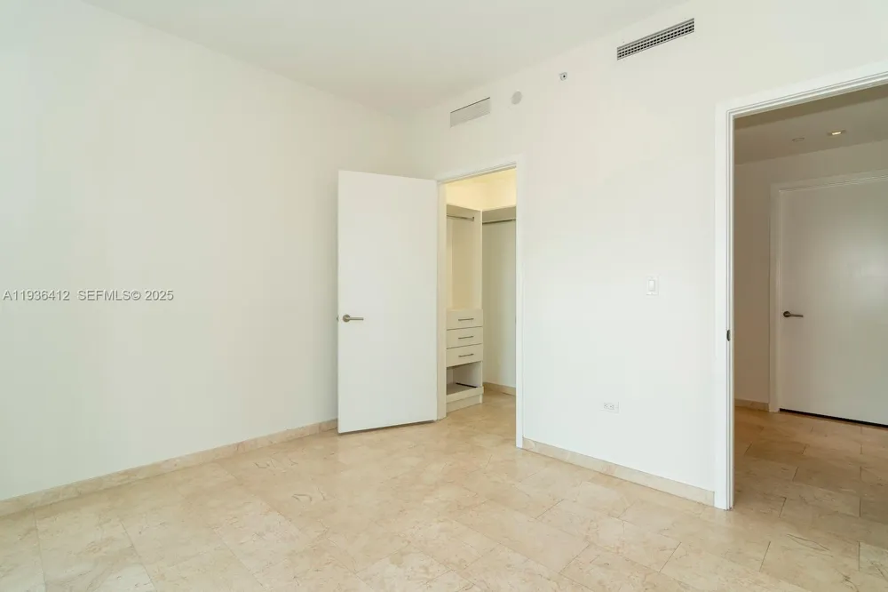 68 SE 6th St #2010 Miami, FL 33131