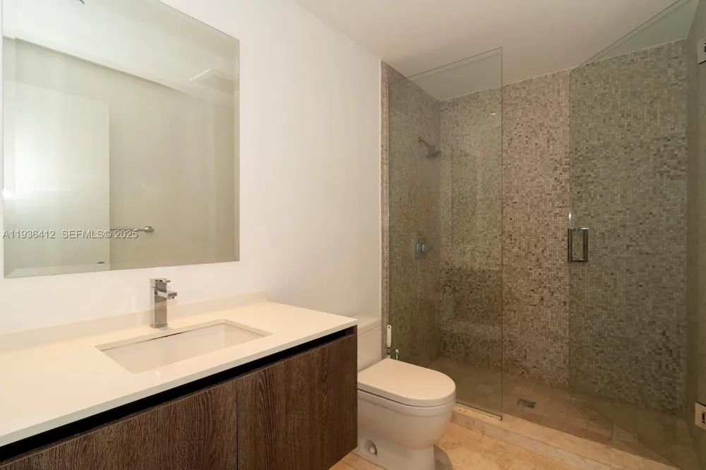 68 SE 6th St #2010 Miami, FL 33131