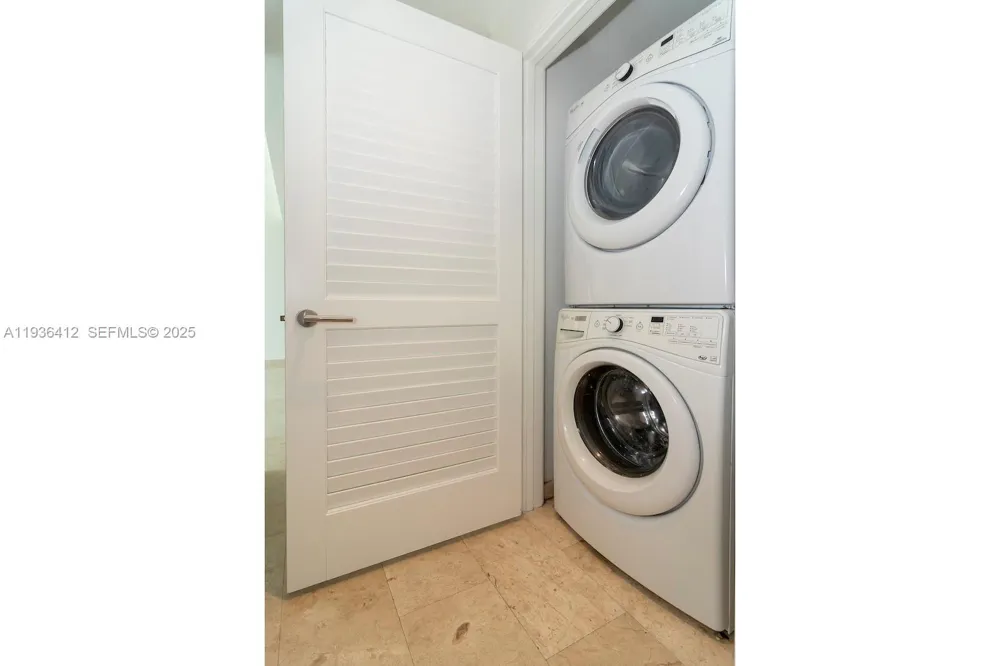 68 SE 6th St #2010 Miami, FL 33131