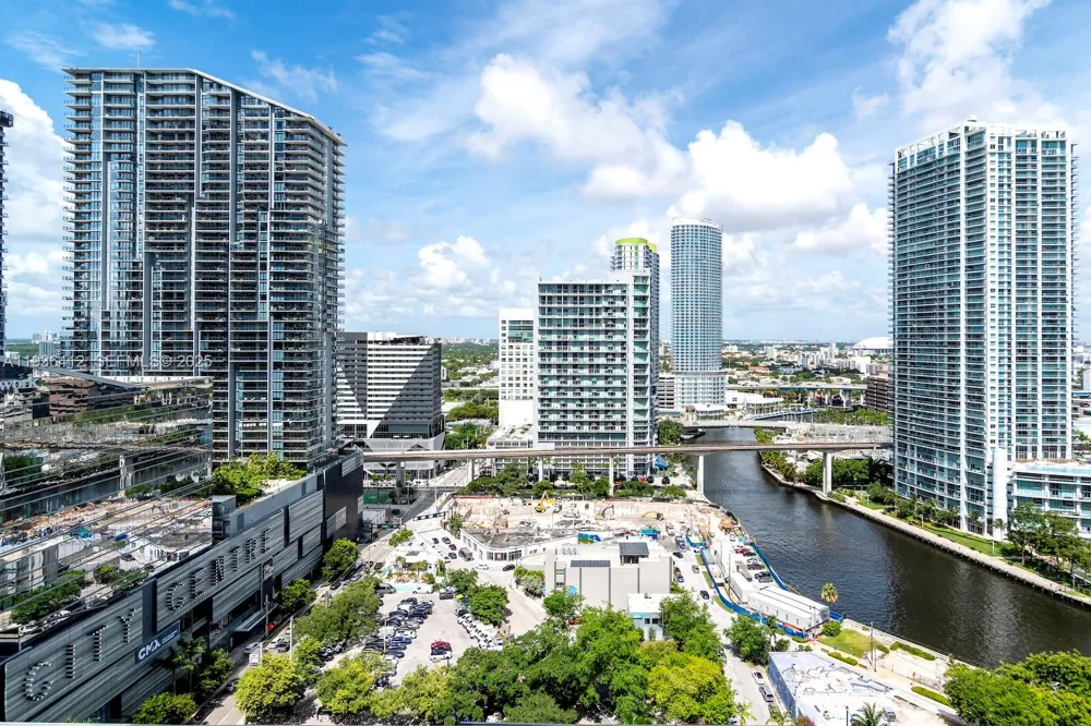 68 SE 6th St #2010 Miami, FL 33131