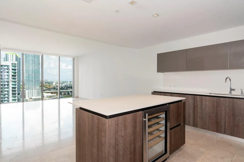 68 SE 6th St #2010 Miami, FL 33131